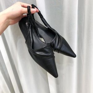 Size 6 sandals black